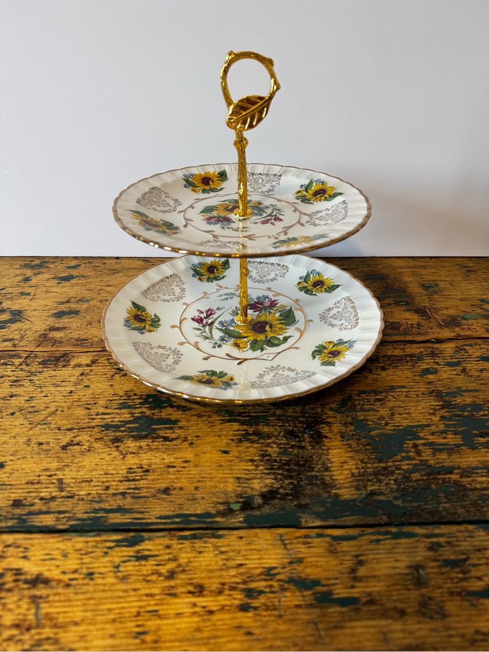 Avon Woods & Sons 2 Tiered Plate Stand